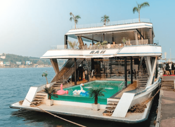 RA 11 Superyatch1
