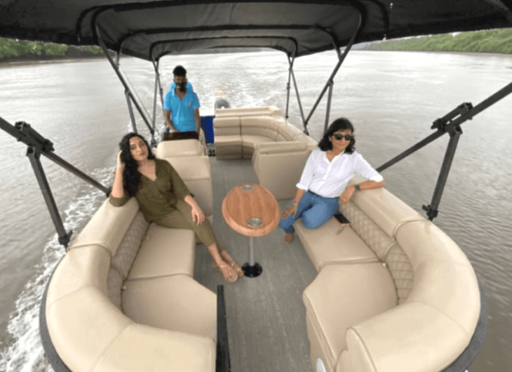 Rainbow Lounge Boat1