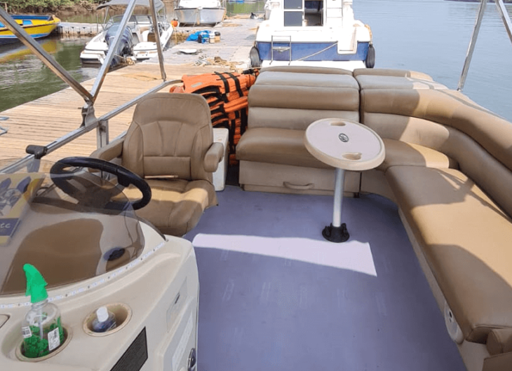 Rainbow Lounge Boat3