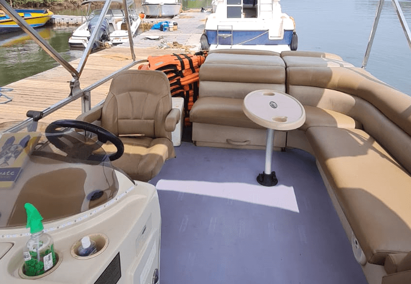 Rainbow Lounge Boat3